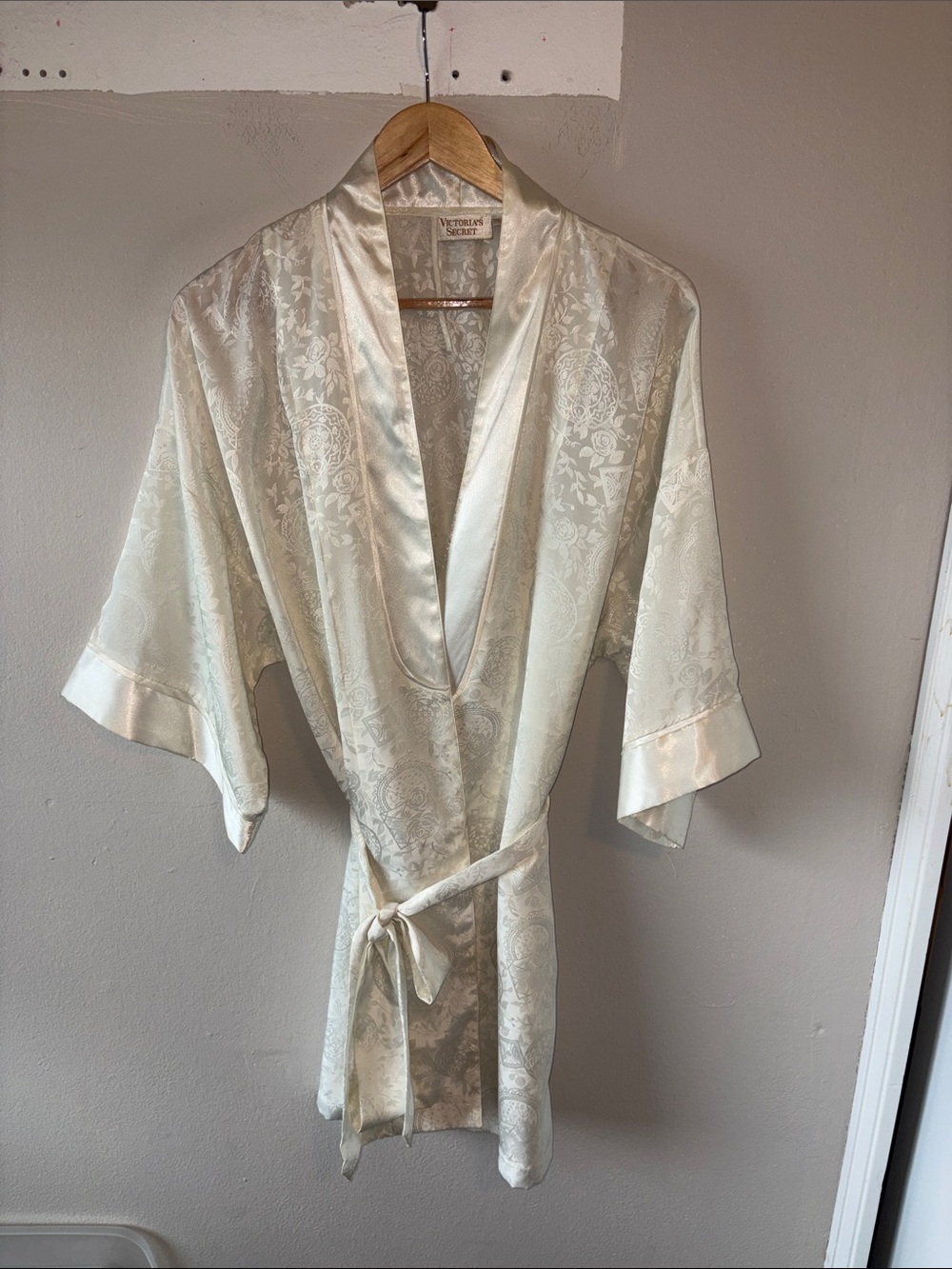 Vintage Victoria’s Secret Gold Label Printed Short Robe